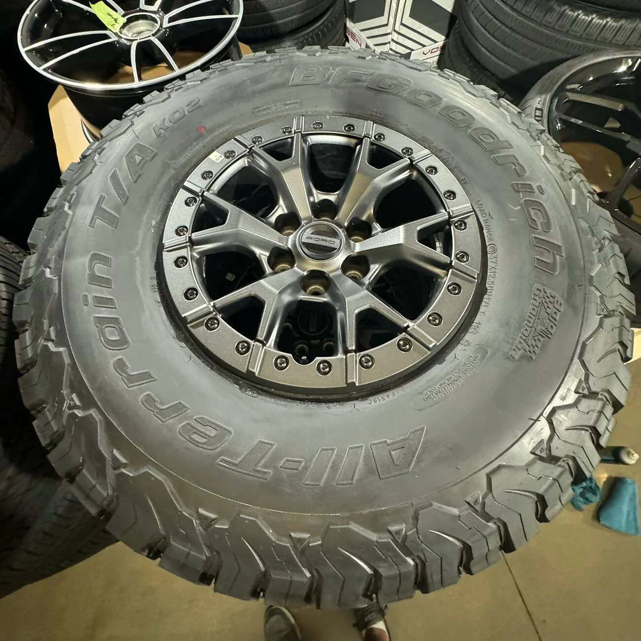 Arkansas - Ford Raptor 17in OEM Beadlock Wheels and 37in BFG Tires ...