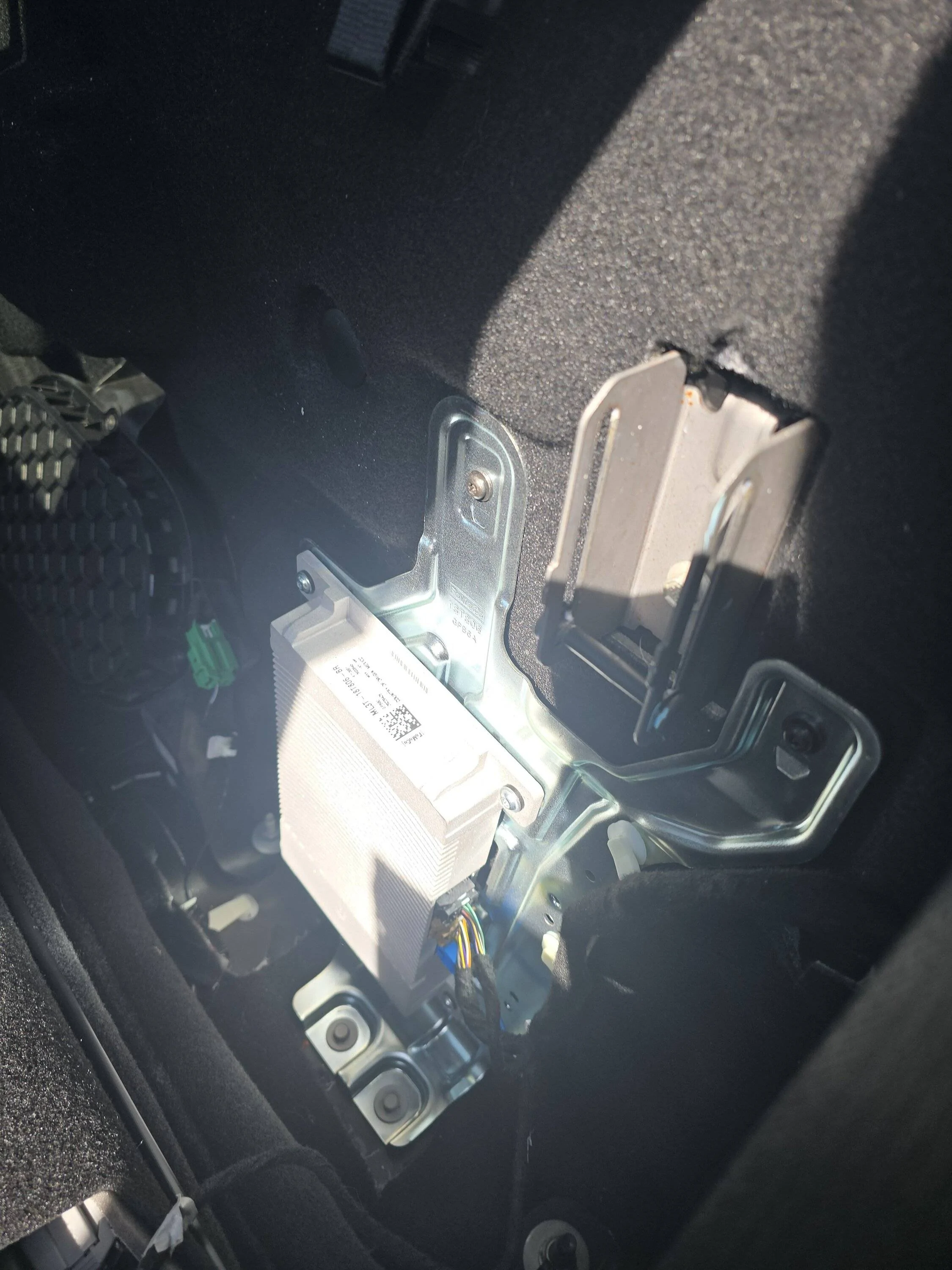 Driver's rear seat latch | F150gen14 -- 2021+ Ford F-150, Tremor ...