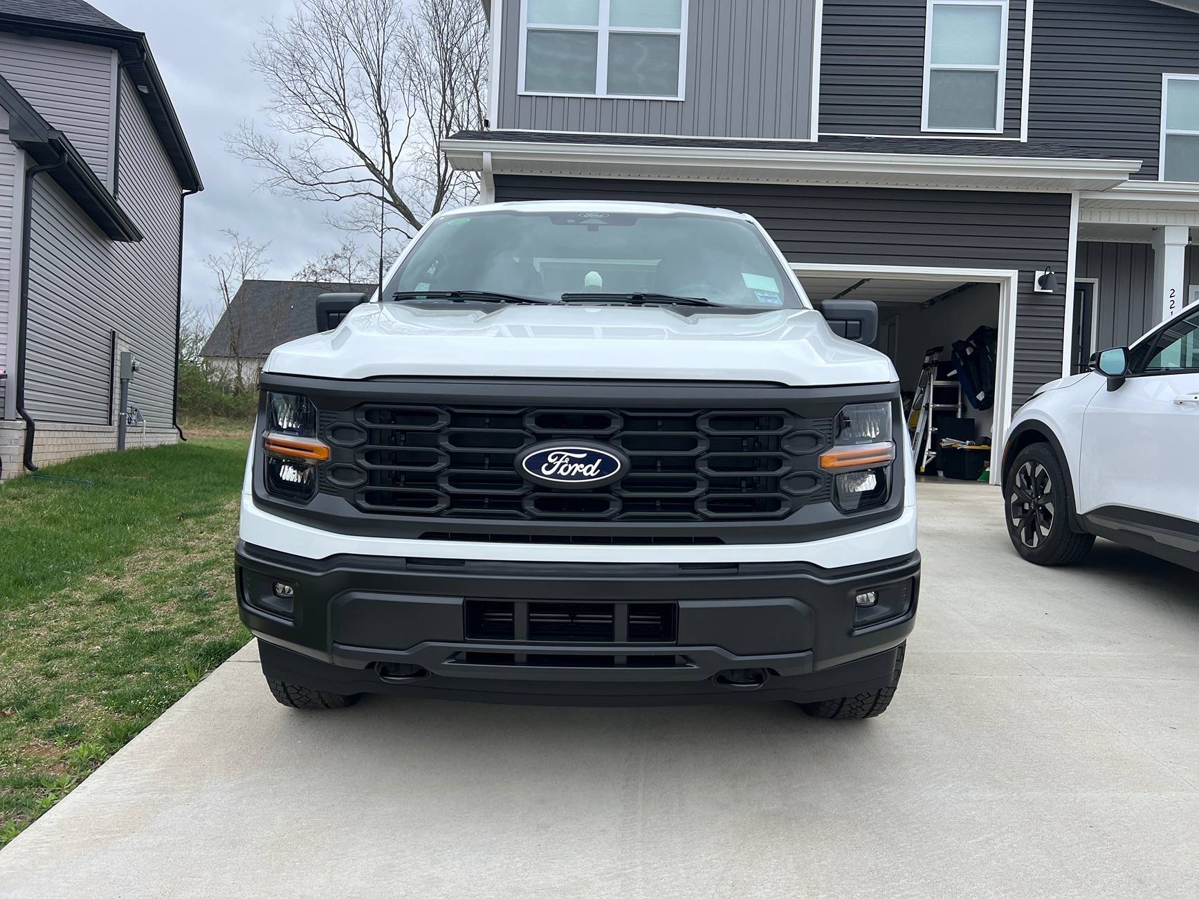 Stx Raptor 2024 STX to XLT grille and headlights? | F150gen14 -- 2021+ Ford F-150 ...