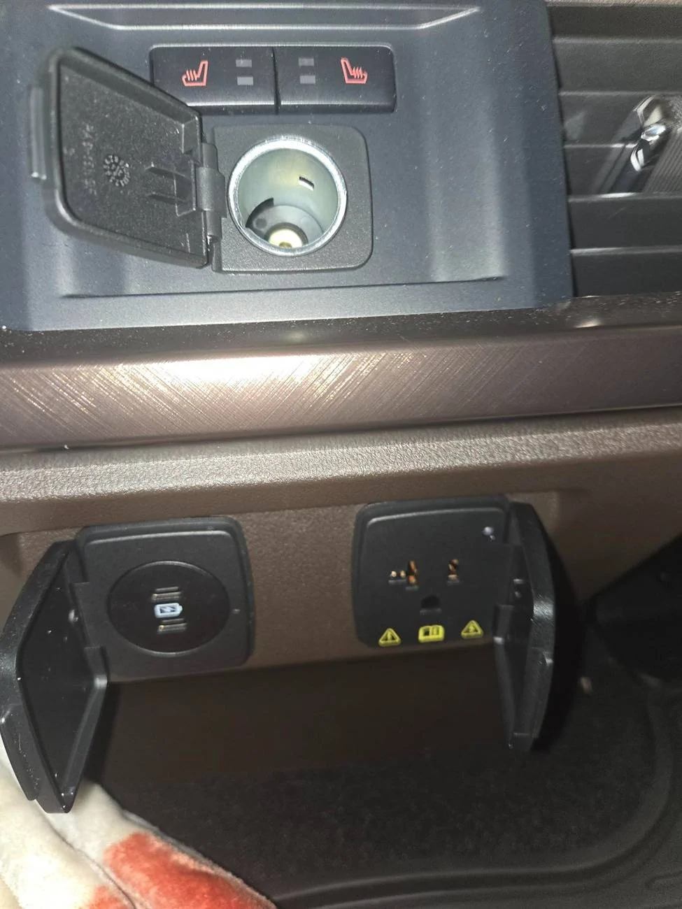 2018 f150 cigarette lighter Did they remove the 12 volt outlet / cigarette style port from the 2025  Platinum Powerboost? | F150gen14 -- 2021+ Ford F-150, Tremor, Raptor Forum  (14th Gen)