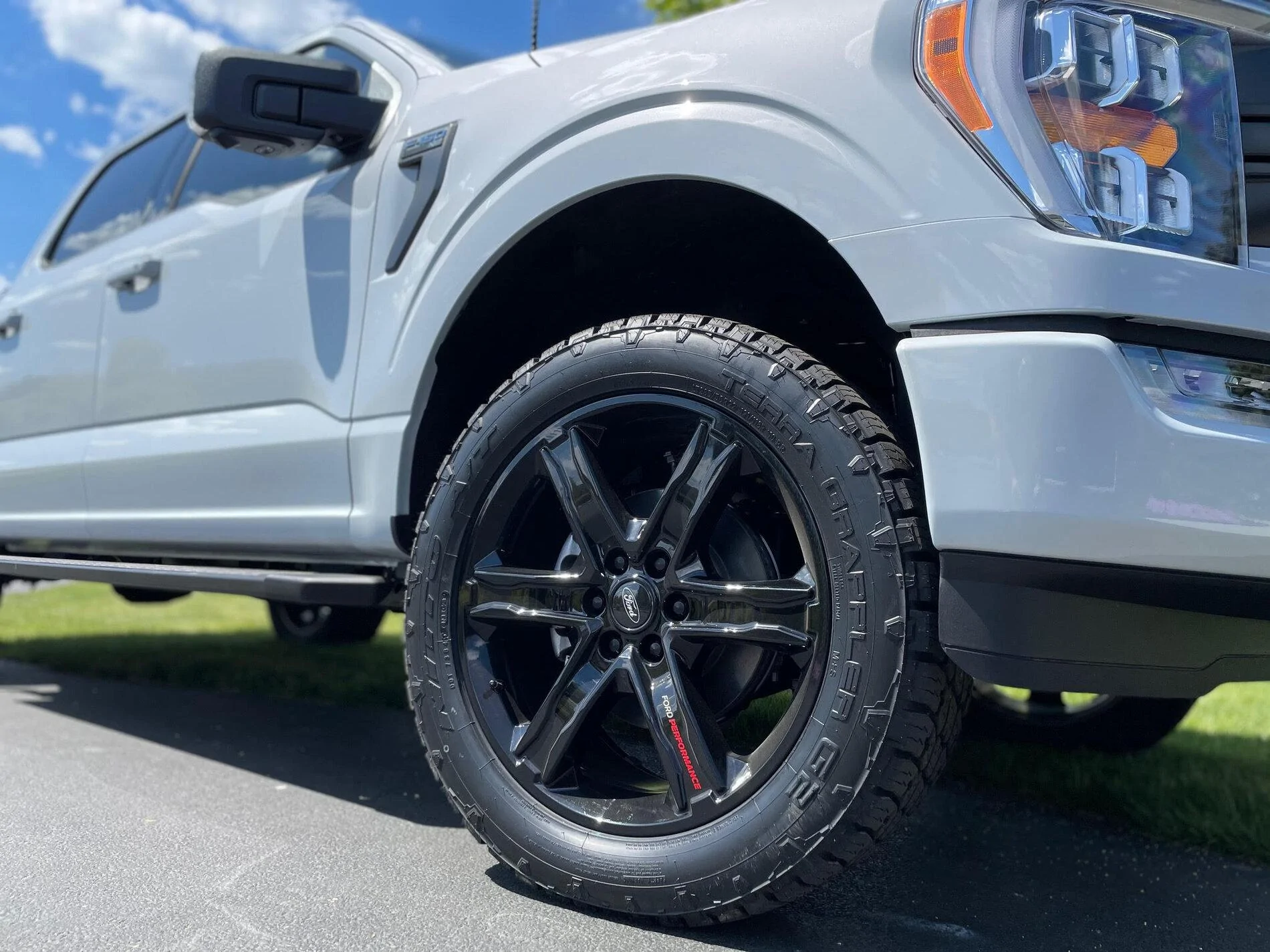 2021 XLT FX4 Space White Leveled w/ Ford Performance 22