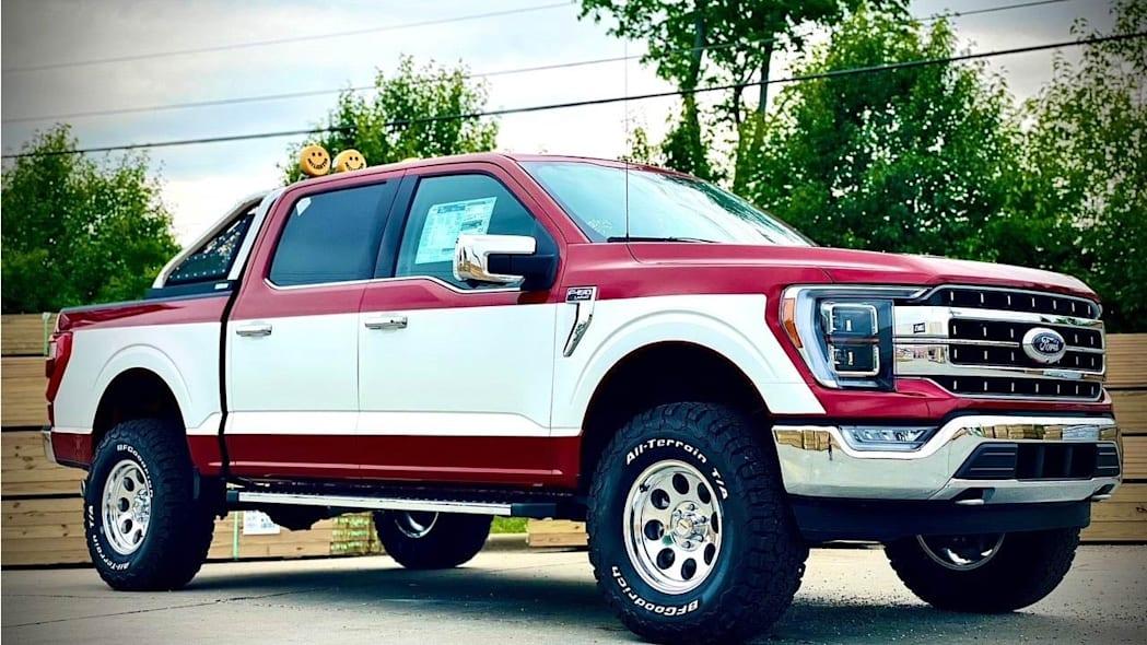 Ford F-150 2021 F-150 in Retro 80's Two-Tone Paint Ford-F-150-BFP-Retro-05