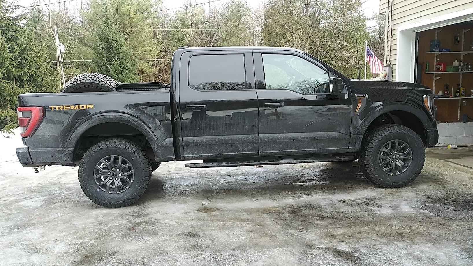 Tremer Raptor R Tremor on 35's and 2