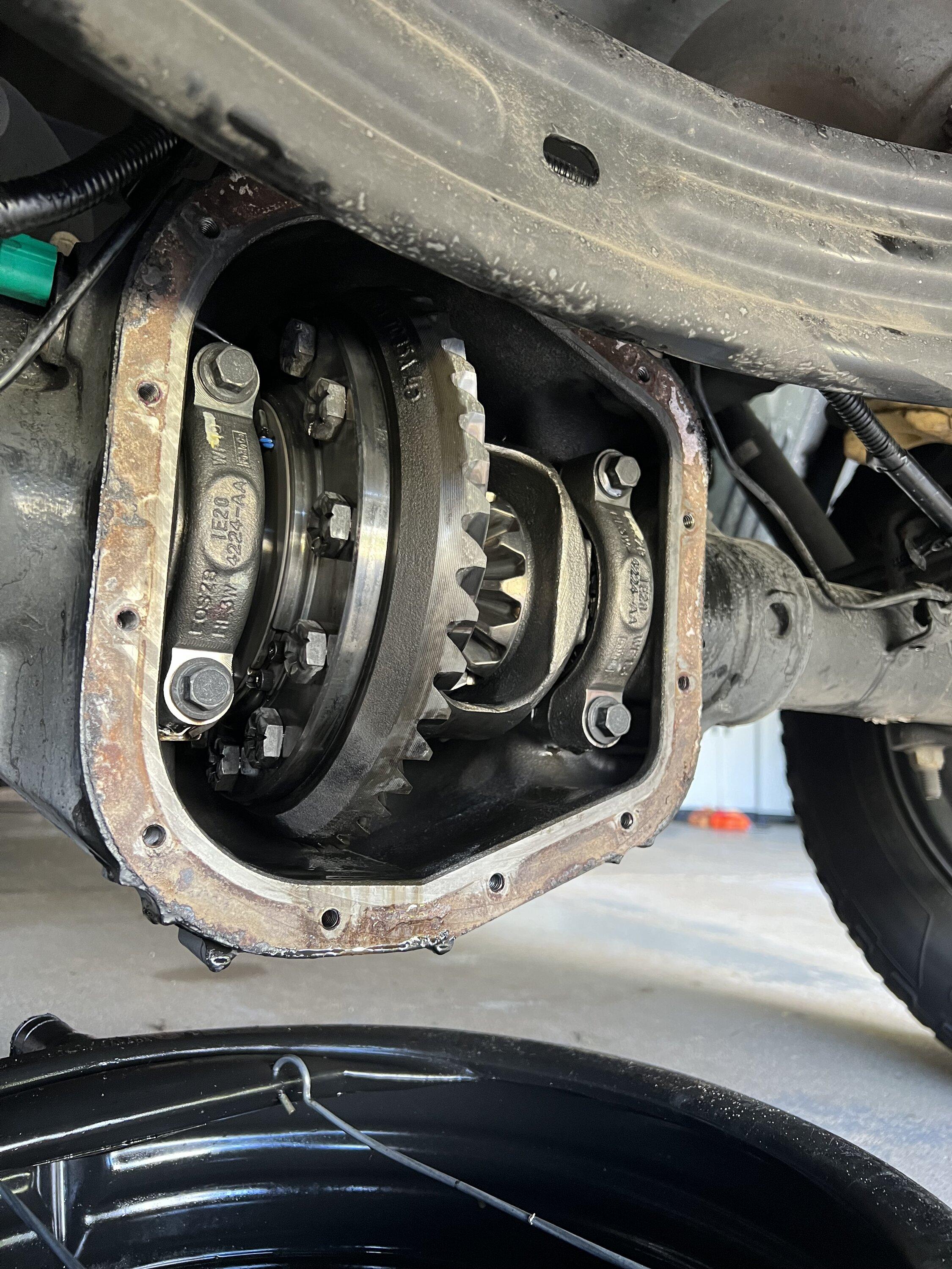 Diff fluid change on a 3/4 floating axle | F150gen14 -- 2021+ Ford F ...